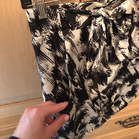 Patterned Mini Skirt - Picture 3 of 5